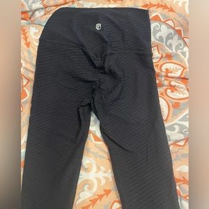 COPY - Born primitive scrunch butt leggings